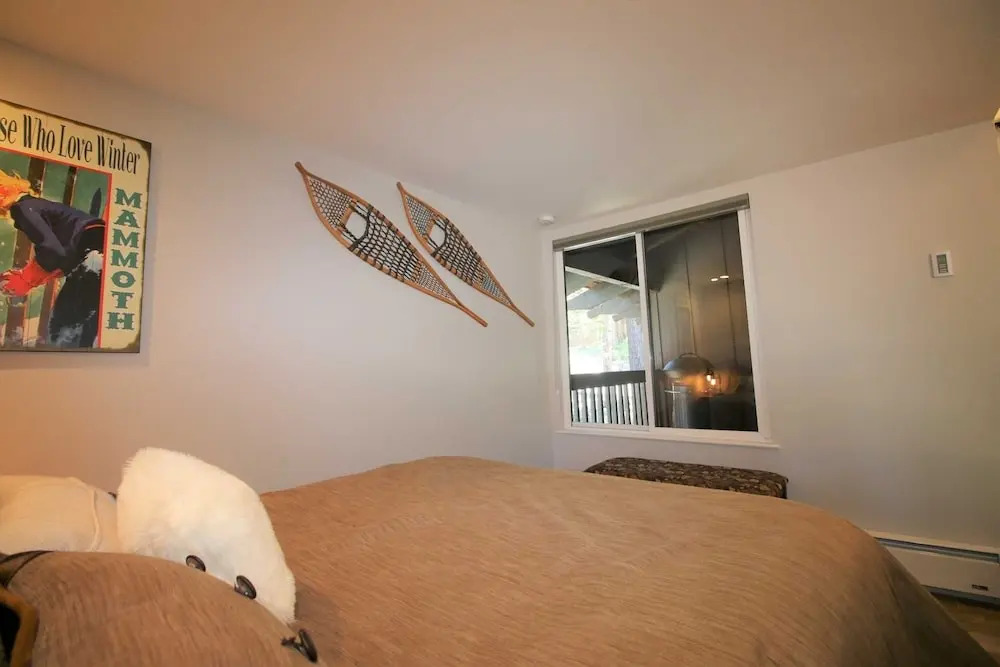 Mammoth Estates Studio Condos - 2 Blocks from The Village Gondola Station