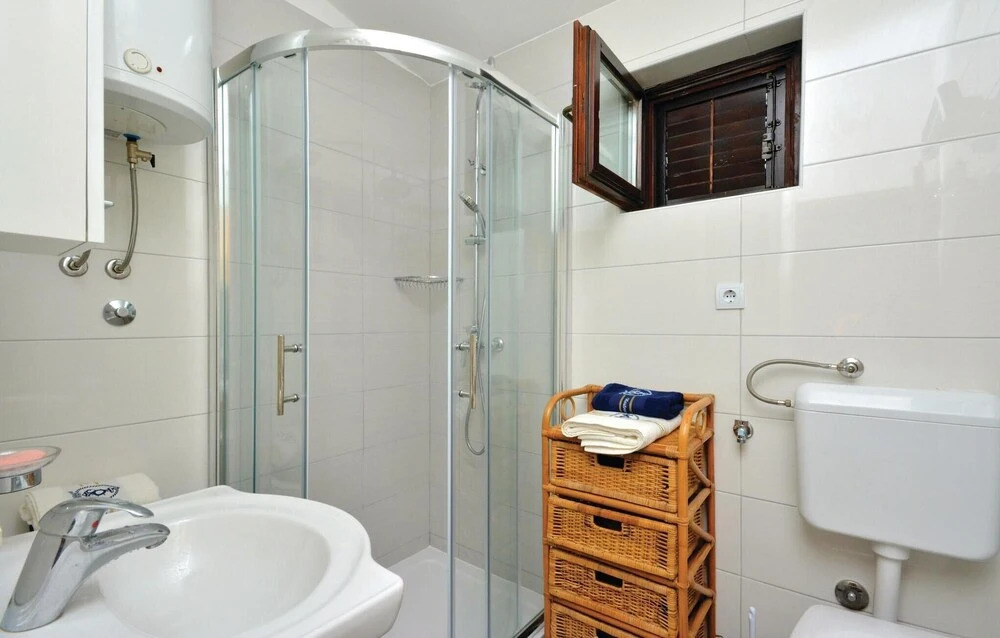 Amazing Home in Podstrana With Wifi and 2 Bedrooms