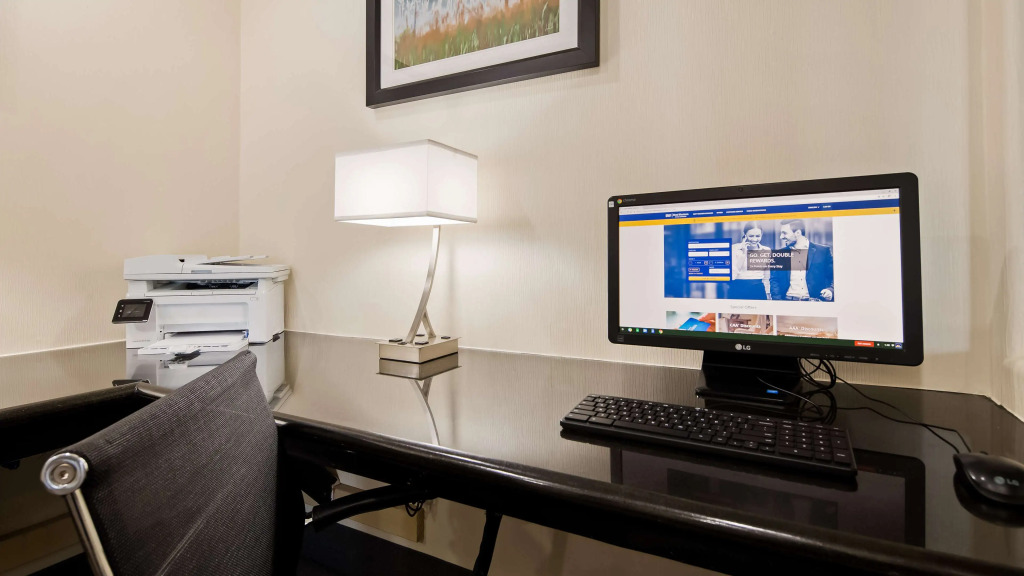 Best Western PLUS Tulsa Inn & Suites