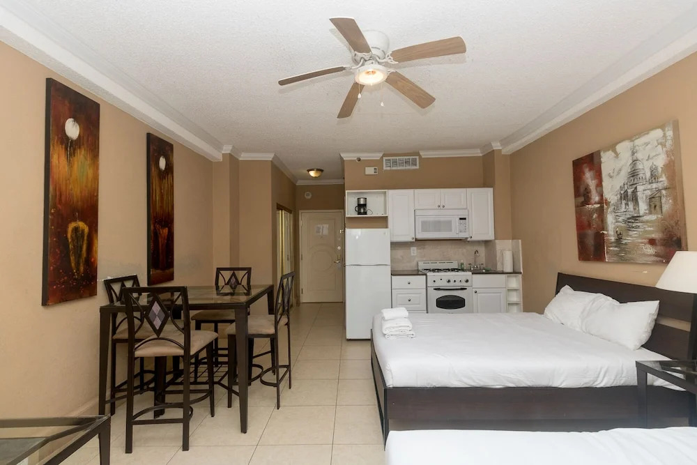 515 Studio Hollywood Beach