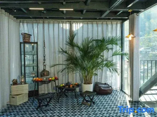 Poetry and Yuanfang·Anji·Boutique Family Coffee Pool Villa (Zhebei Grand Canyon Drifting Shop)