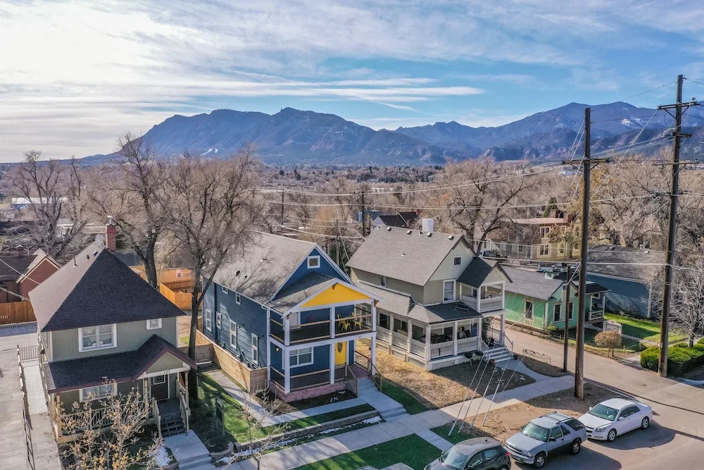 1BR Downtown Urbanitydining, Drink, Cafes & Escape
