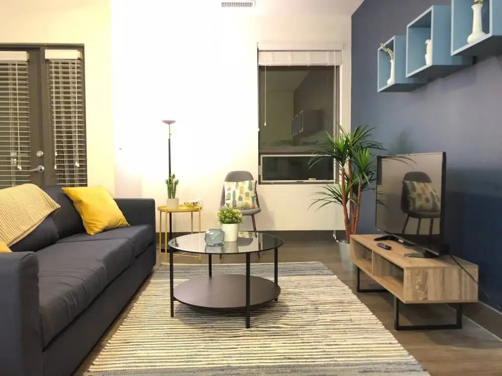 Urban Deco 1BR In Lockerbie District