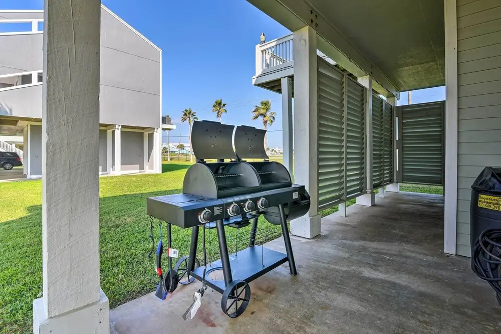 Ocean-View Kahala Beach Bliss Home in Galveston