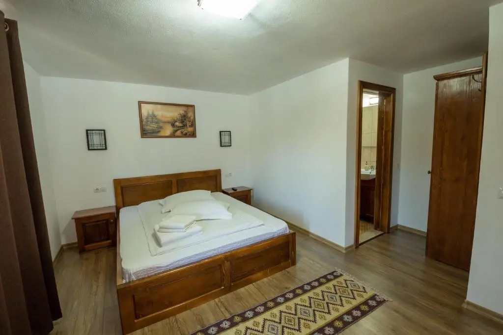 Denisa's Lodge