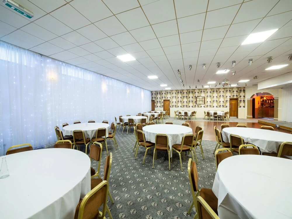 Oyo Douglas Hotel