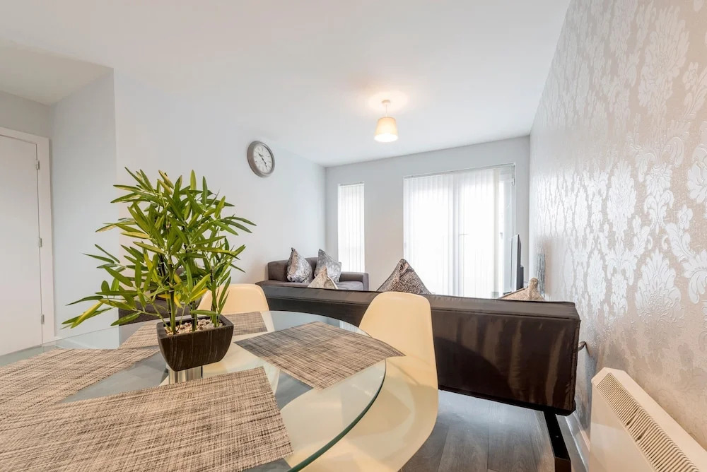 3 Bedroom Apartment Near City Centre With Parking