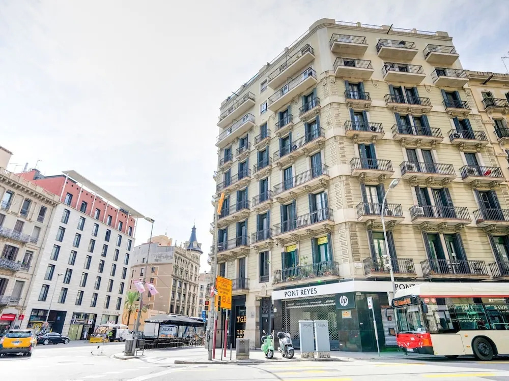 Luxurious apartment for 9 people recently renovated in the center of Barcelona