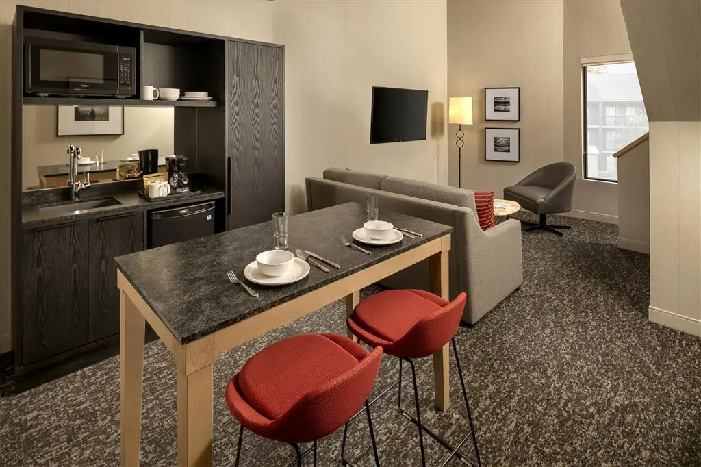 Peaks Hotel and Suites