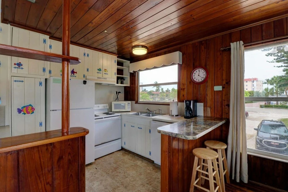 Bayside Bungalow 2 - Large Deck With Beautiful Bay Views