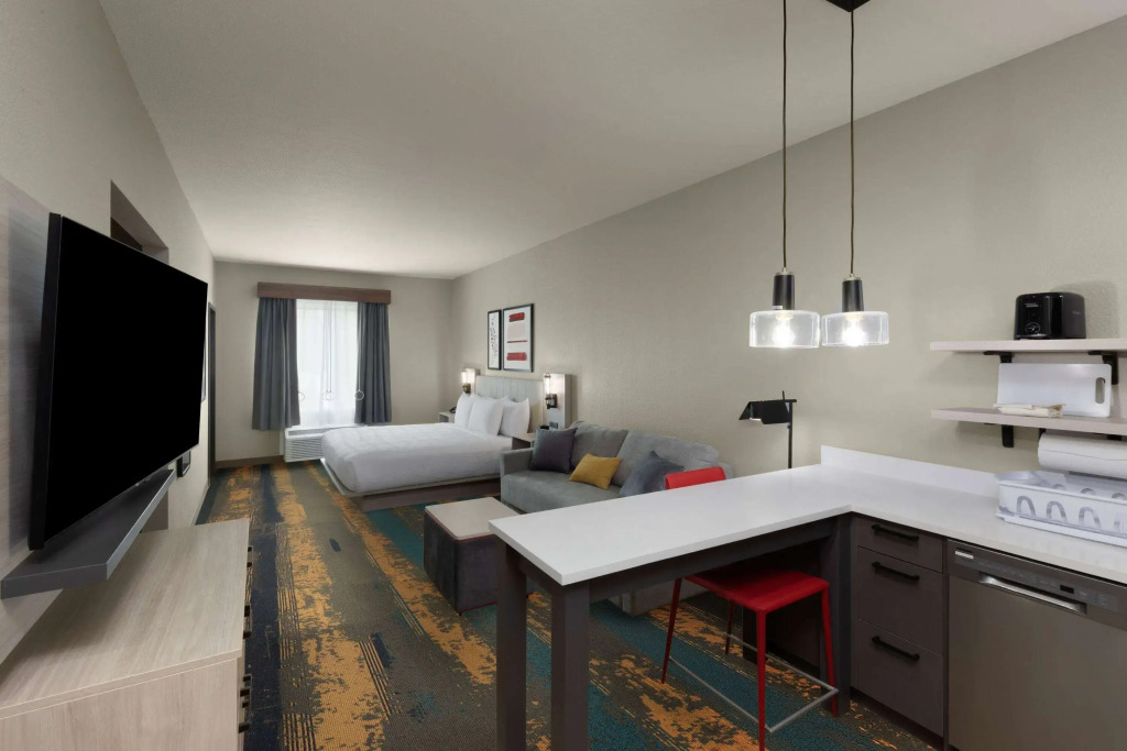 La Quinta Inn & Suites by Wyndham DeSoto