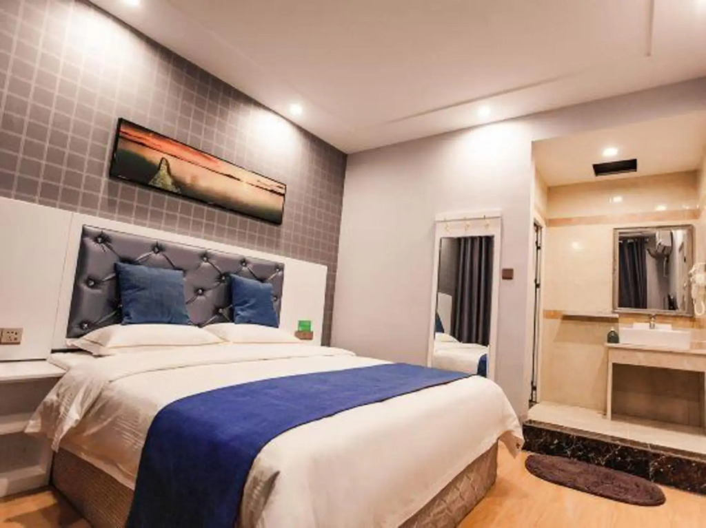 Jingshang City Hotel (Railway Station Totem Plaza)