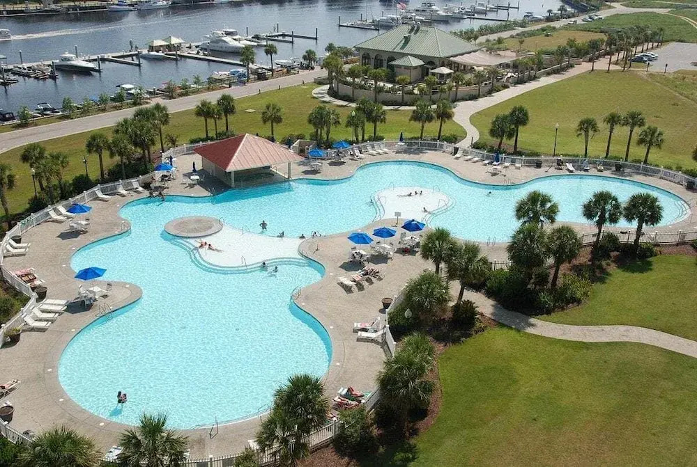Yacht Club 2-805