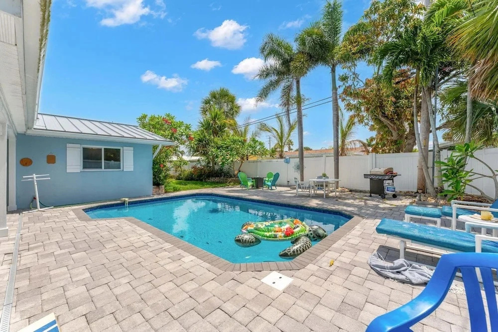 4822 Fairview Dr