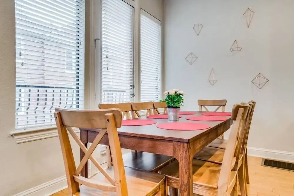 2 Huge Townhouses in Oak Lawn PERFECT for groups