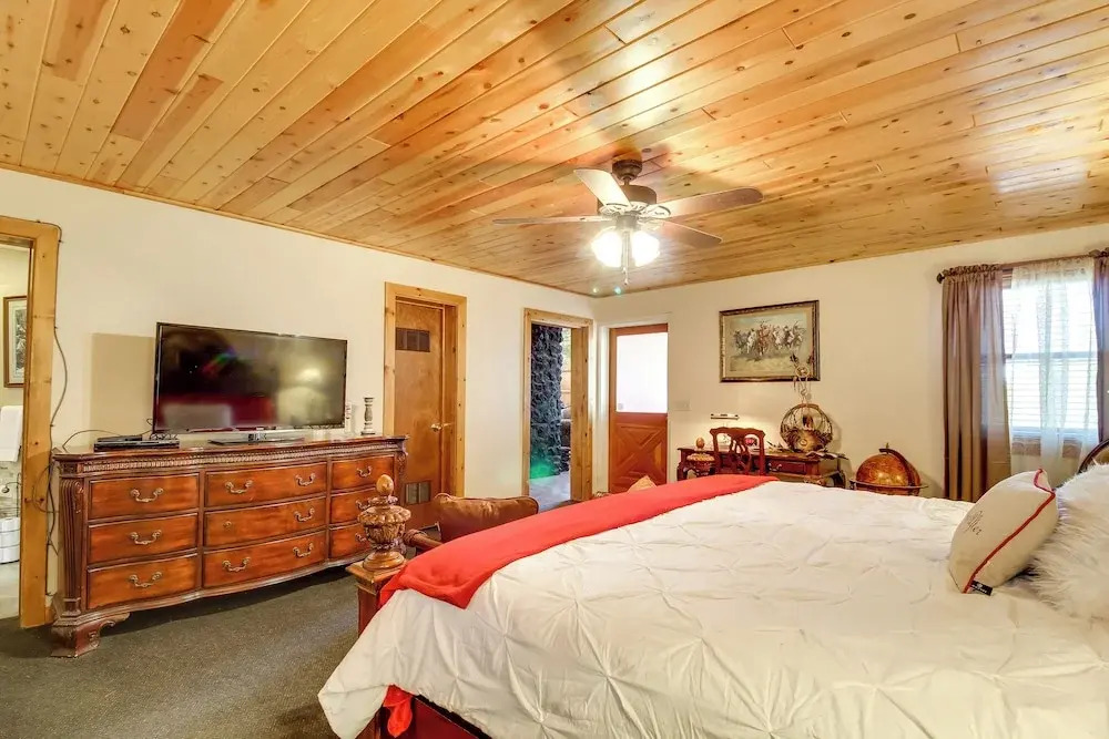 Near Sitgreaves Natl Park: High Country Farmhouse