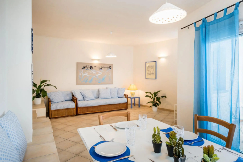 It consists of 3 bedrooms with air conditioning (one triple with a double and a single bed, a twin b-S'ABBA DI GIU'