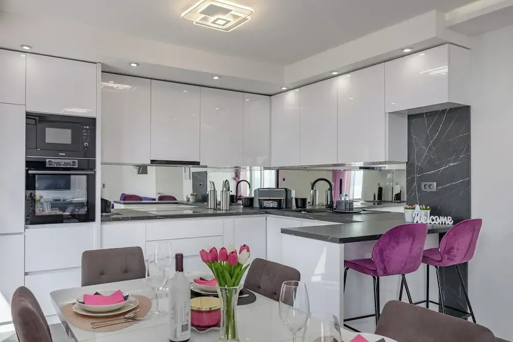 Comfortable Seaview Apartment Pacco