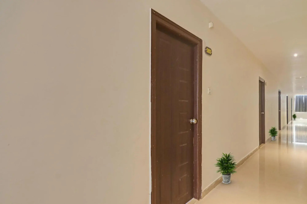 OYO 93527 Hotel 7 Hills Luxury Rooms