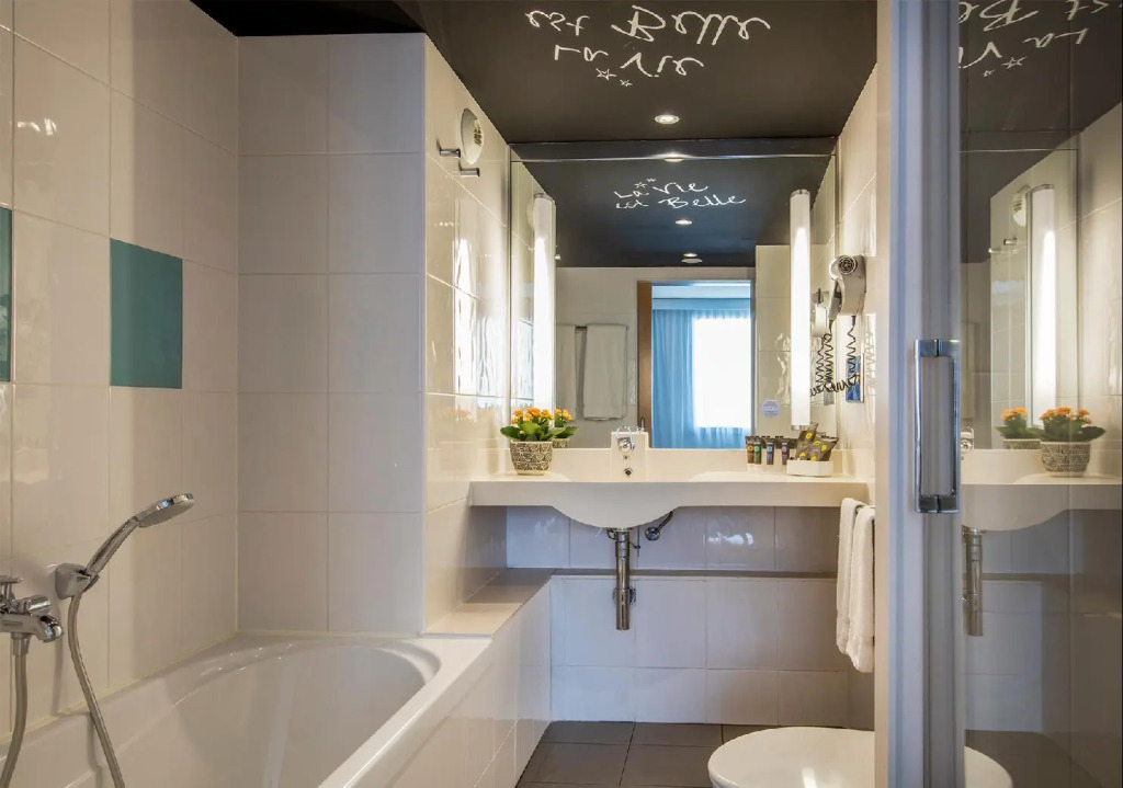Отель Novotel Barcelona Cornella
