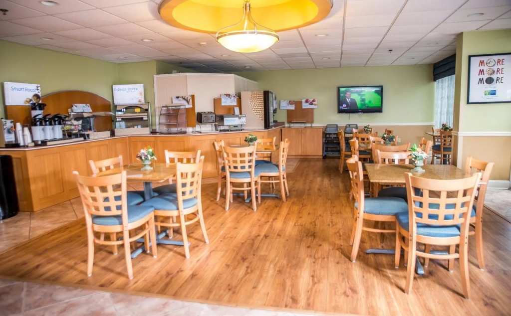 Holiday Inn Express Hotel & Suites Cocoa Beach by IHG