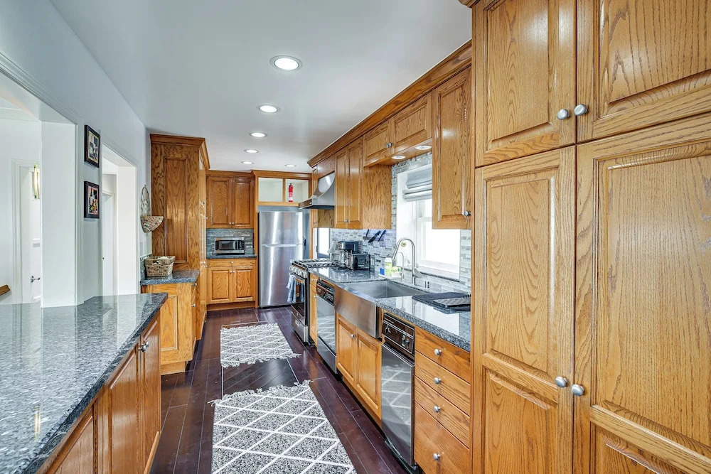 Convenient Whittier Retreat: Furnished Deck, Views