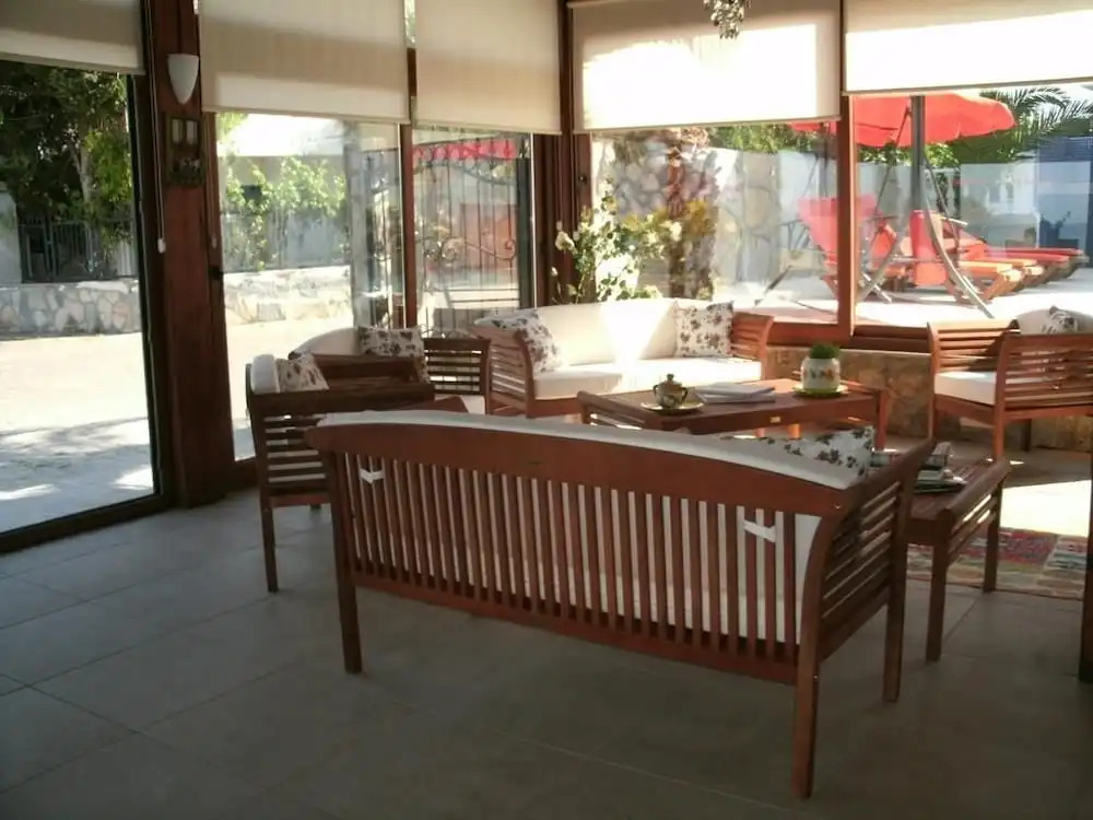 Ayvan Beach Hotel