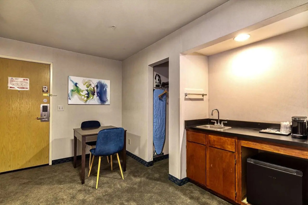 SureStay Plus Hotel by Best Western SeaTac Airport