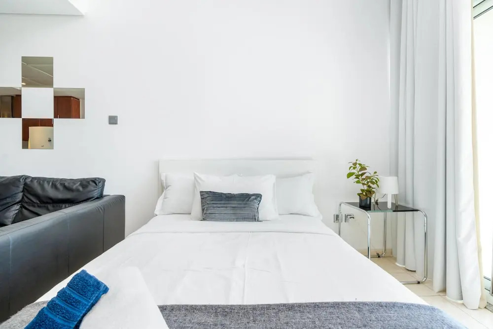 Whitesage - Luxurious Studio in JLT With City Skyline View