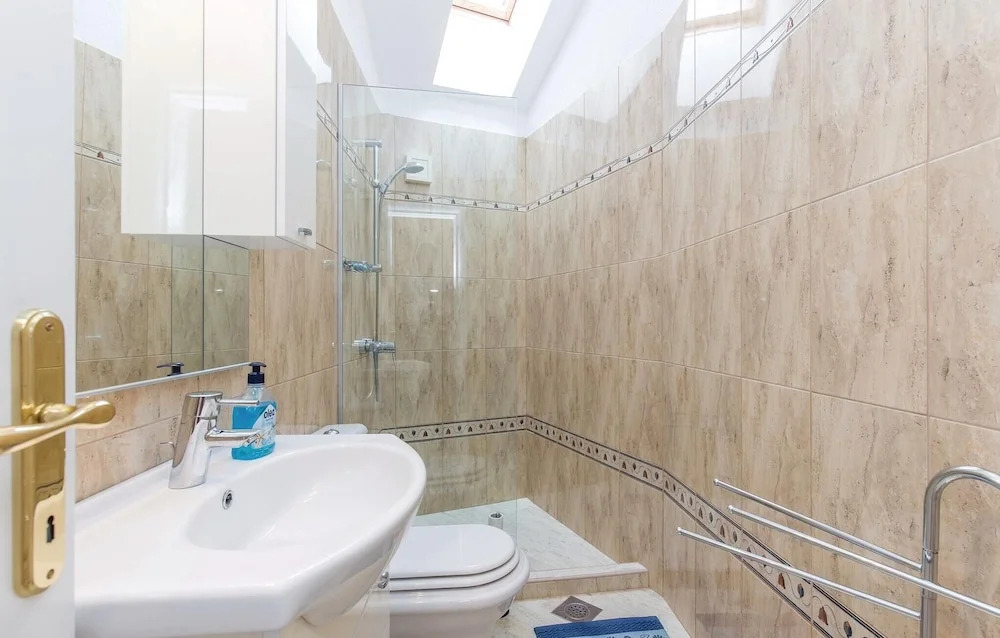 Nice Apartment in Bakar With Wifi and 1 Bedrooms