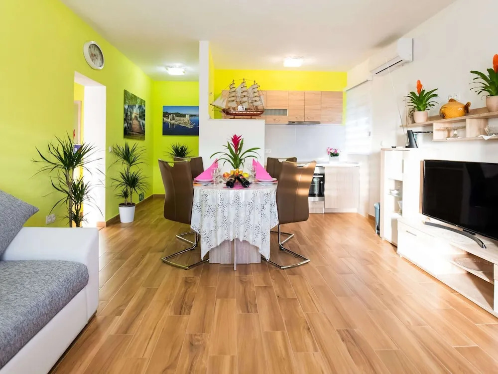 Simplistic Apartment in Vir With Garden