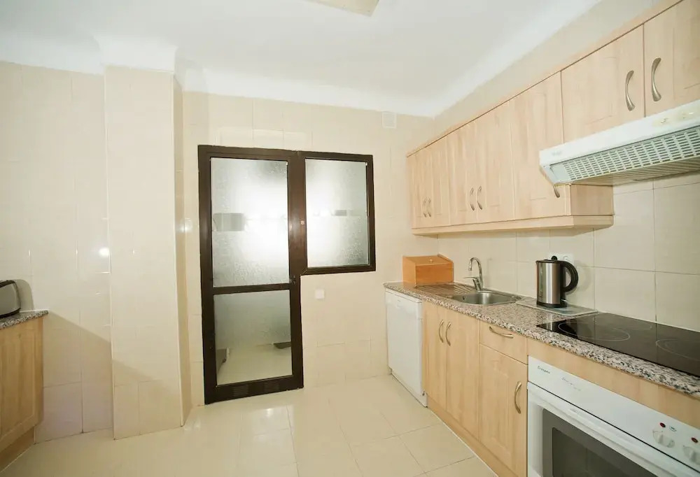 Beachfron Puerto Banus, 2 bed apt Playas Del Duque, Free Wifiparking 3 Pools