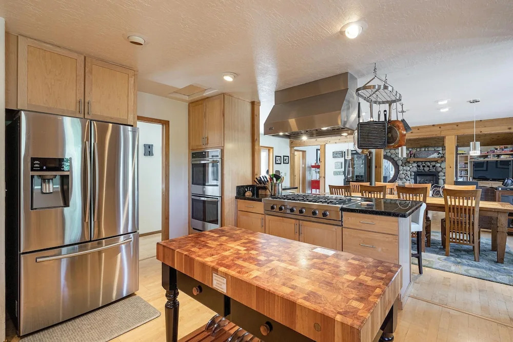 11640 St Bernard Dr - 6 Br Home