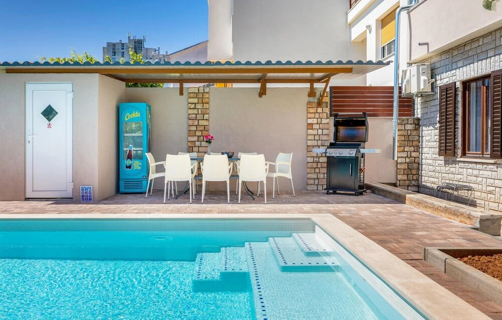 Nice Apartment in Pula With 4 Bedrooms, Wifi and Outdoor Swimming Pool