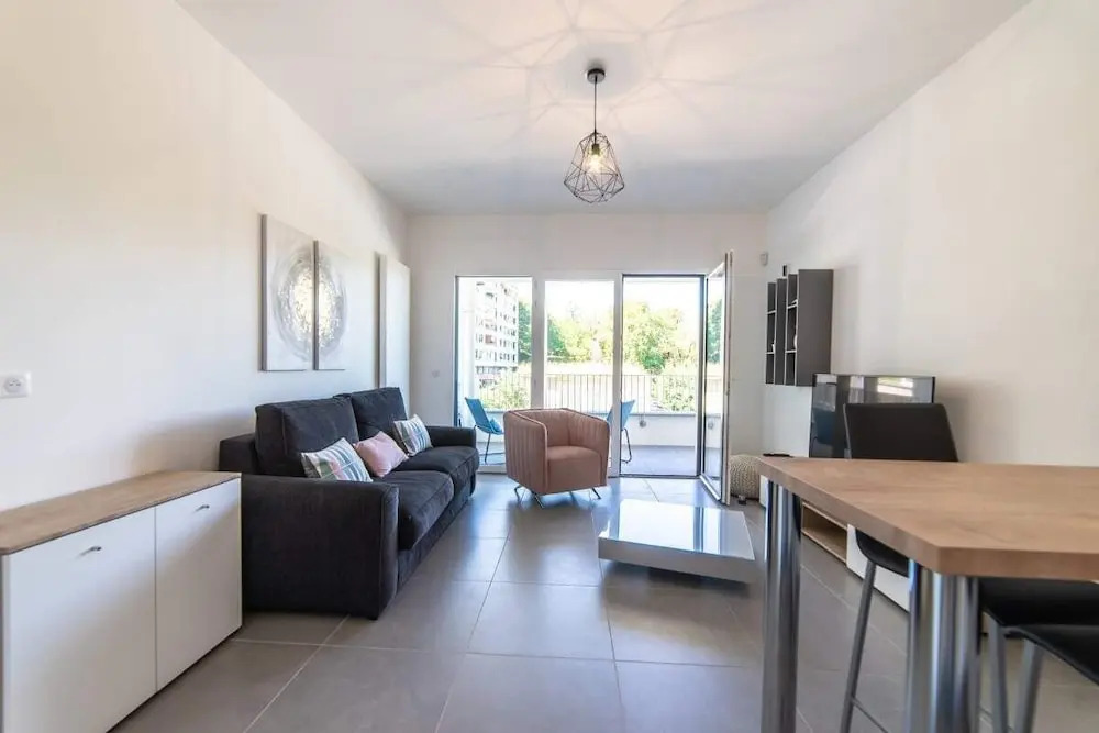Marquisats Private Apartment 5min From the Lake