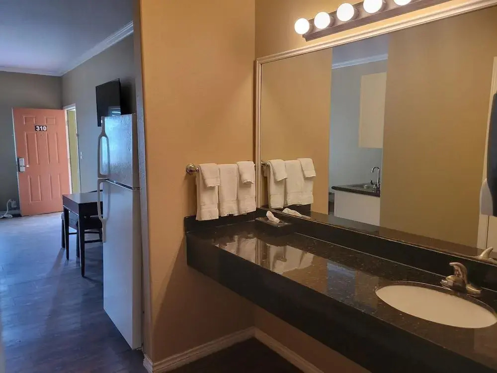 Cotulla Whitten Inn