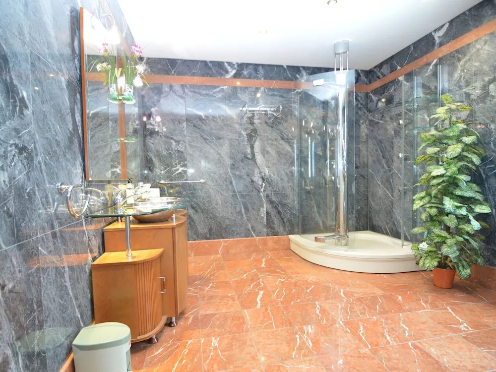 Luxurious Villa With Private Swimming Pool, Billiards Room and Private Tennis Court