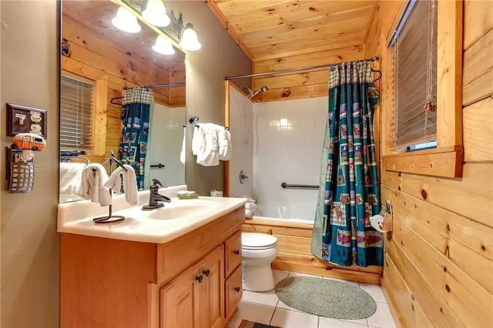 Stonebrook Lodge - Four Bedroom Cabin