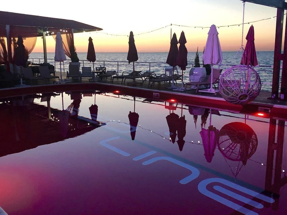 Отель Beach Club Odessa