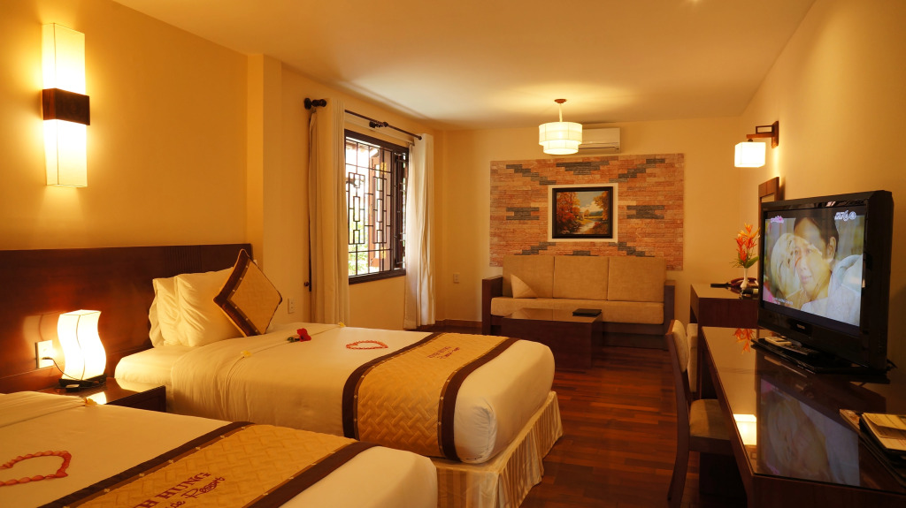 Vinh Hung Riverside Resort & Spa