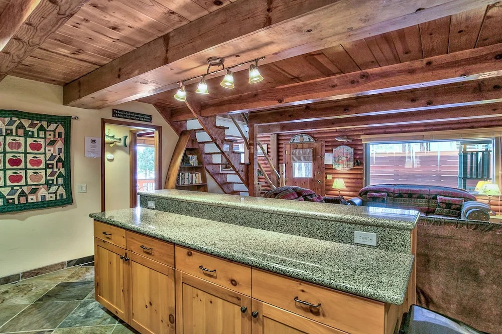 Meadow View 764S - 2 Br cabin by RedAwning