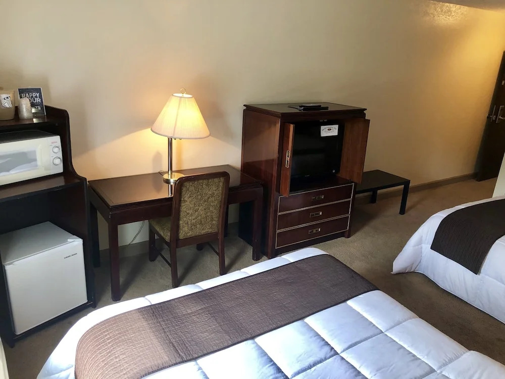 Bicentennial Inn