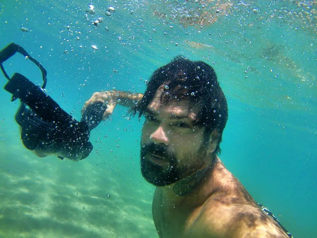 Gênesis Beach Hostel! Quartos compartilhados e privativos na Pinheira
