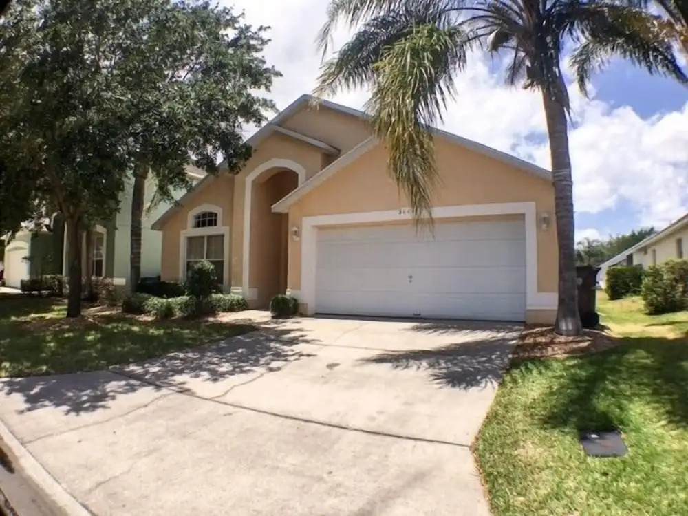 South Facing Pool Great For Families! 4 Bedroom Home by RedAwning