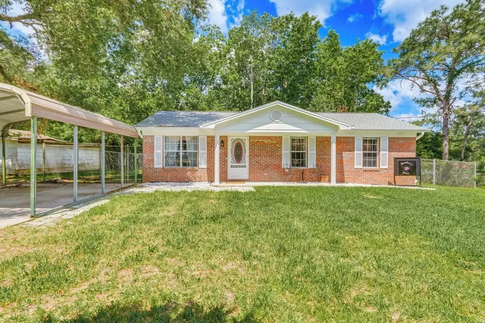 Updated Pensacola Getaway ~ 10 Mi to Beaches!