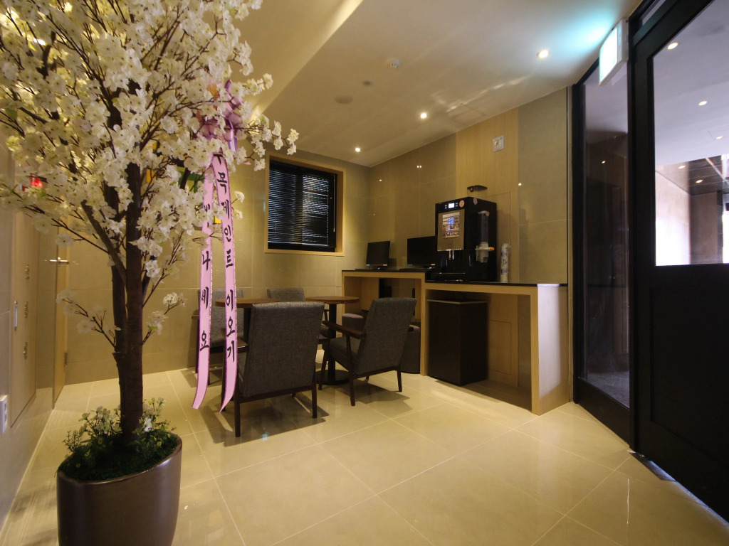 Almond Hotel Busan Station