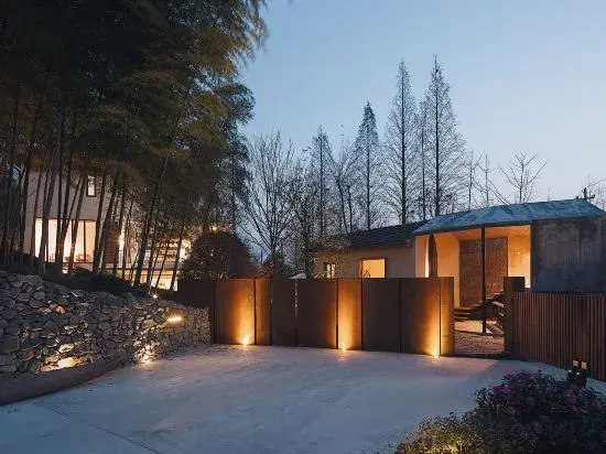 Mount Mogan Chic Hostel