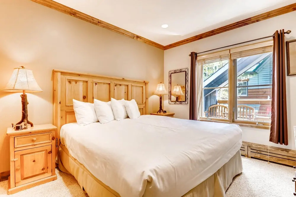 Updated 1br Premier  At Black Bear Lodge- Kids Ski Free 1 Bedroom Condo by RedAwning