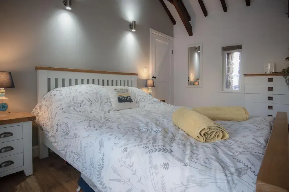 The Old Stables - 3 Bedroom Cottage - Angle