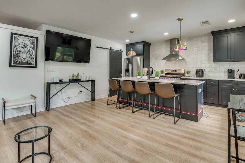 2 Mi to Mercedes-benz Stadium: Wfh-friendly Escape